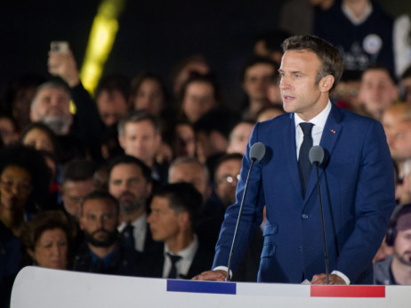 Francozi na volitvah Macronu zaupali še en mandat na čelu države