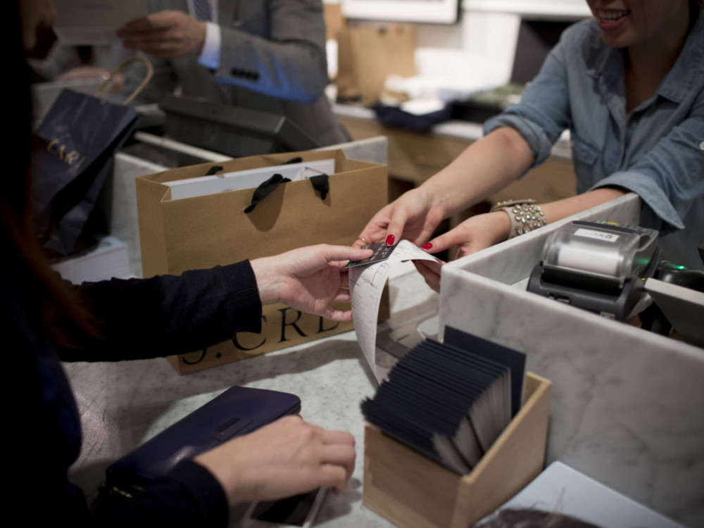 Znova obvezno izročanje računa; tudi potrošnikom grozijo globe