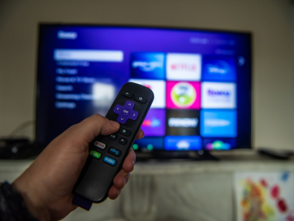 Kot v filmu: Bitka med ponudniki pretočnih vsebin se zaostruje