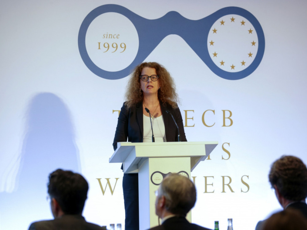 EU in ZDA v pričakovanju dviga ključnih obrestnih mer