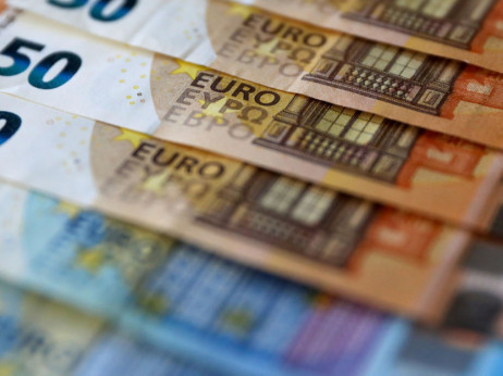 Slovenski nauk ob Hrvaškem prehodu na evro