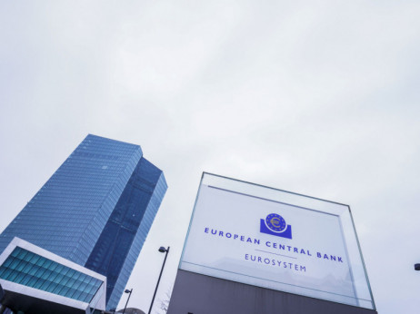 Analiza: ECB zaostaja za ostalimi centralnimi bankami