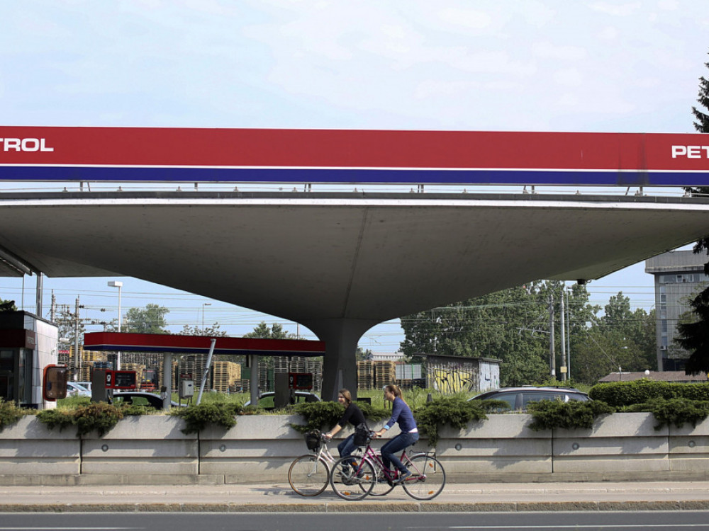 Kako Petrol zaradi regulacije cen goriv krije ustvarjeno izgubo