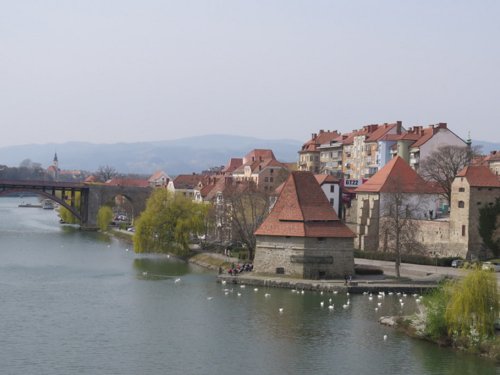 GURS: Ljubljanska stanovanja lani za polovico dražja kot mariborska