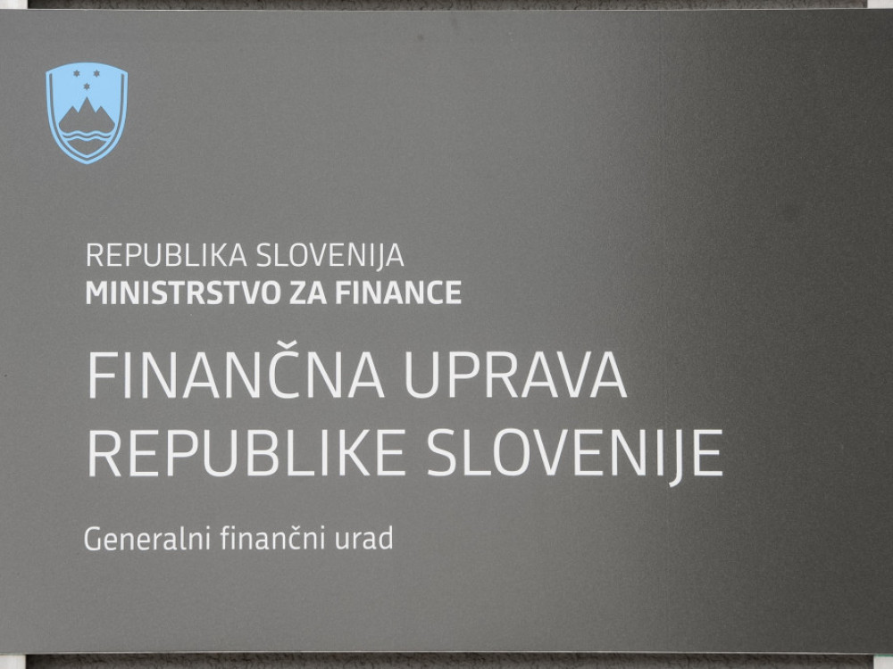Davke je po novem možno poravnati na več različnih načinov
