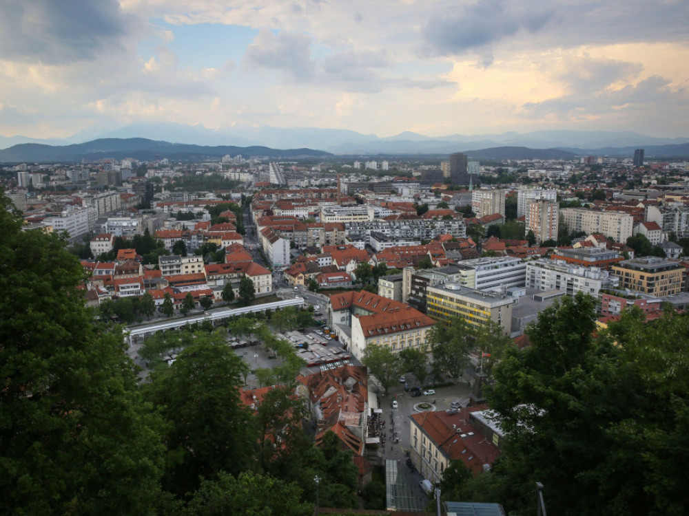 Cene nepremičnin zaradi dražjih kreditov ne bodo upadle