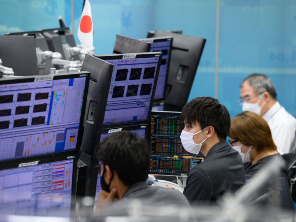 Japonski jen se pobira z 20-letnega dna v primerjavi z dolarjem