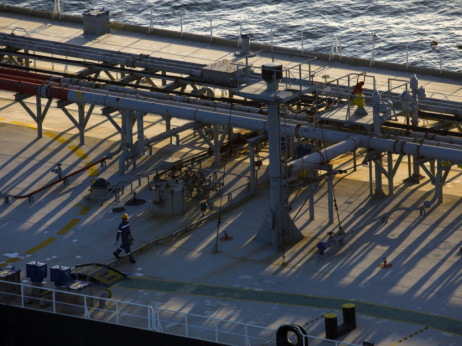 Sredozemske države pred veljavo sankcij uvažajo vse več ruske nafte