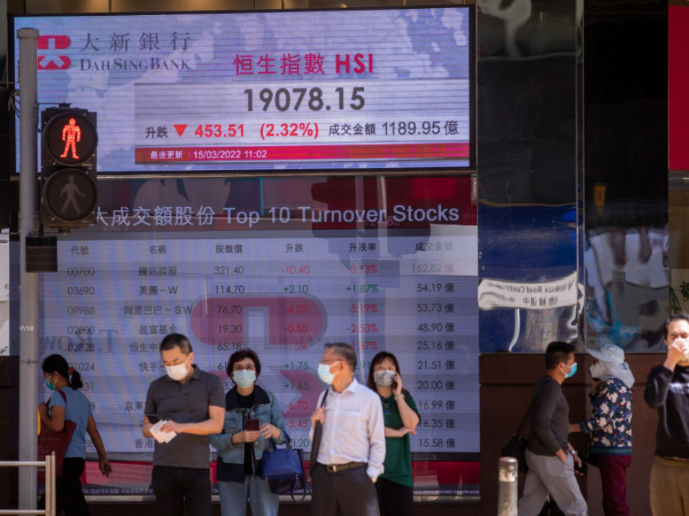 Kitajskemu zmaju jemlje sapo, ameriški orel pa (še) ni poletel