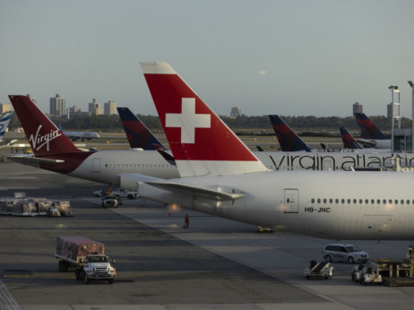 Računalniška napaka ohromila letališči v Ženevi in Zürichu