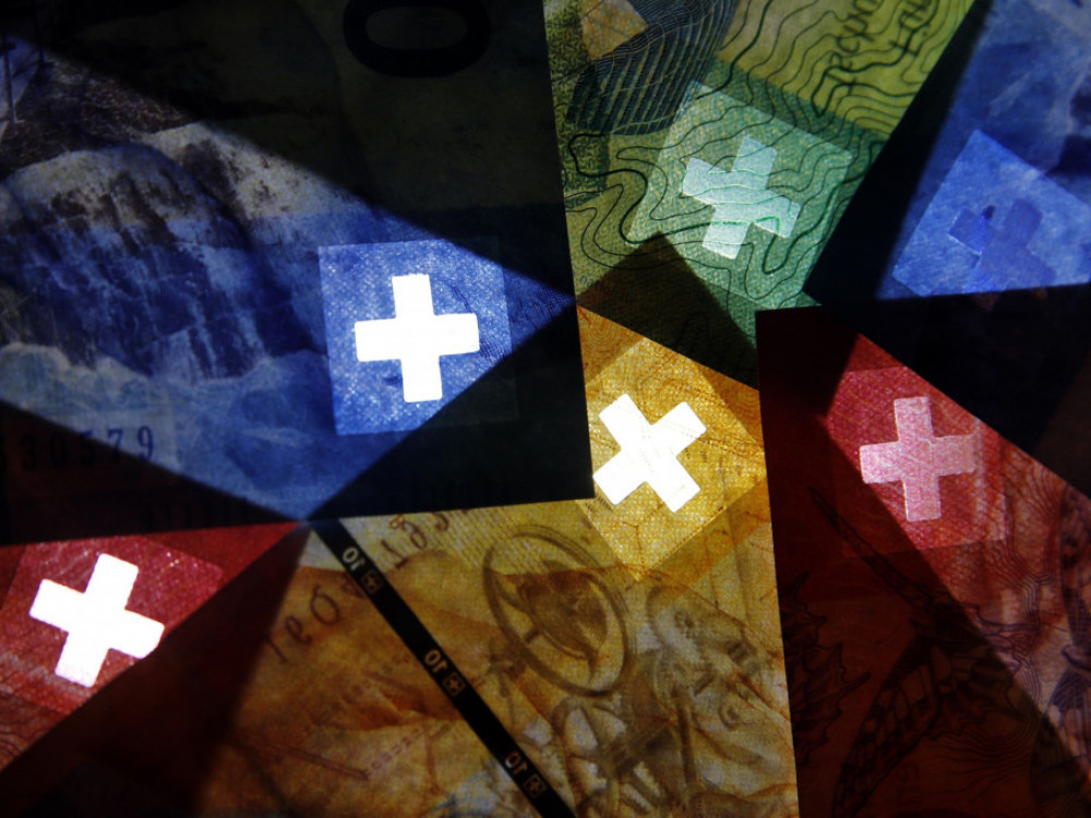 Presenečenje, Švica prvič po 15 letih z dvigom obrestne mere