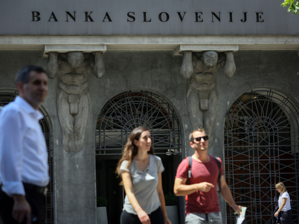 Banka Slovenije: Stanovanjski krediti še vedno kot vroče žemlje