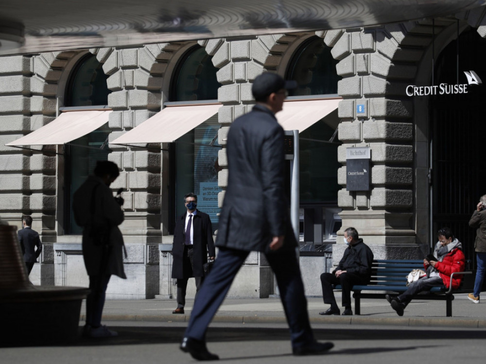 Credit Suisse zapuščajo tako stranke kot talenti
