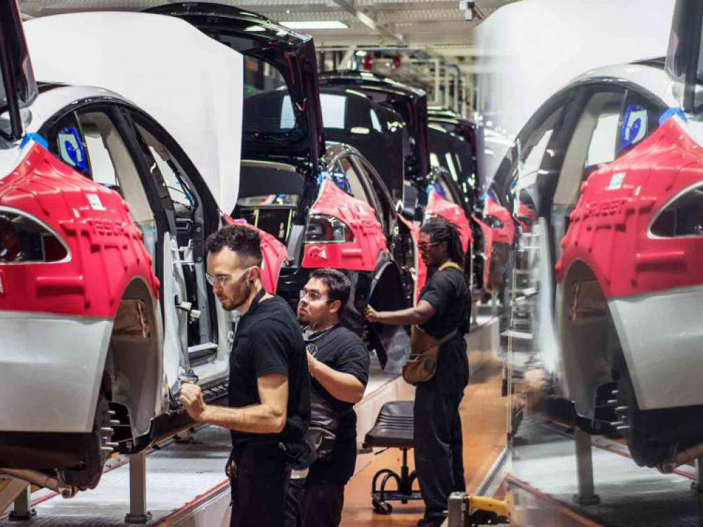 Tesla kljub rekordu razočarala, vlagatelje skrbi povpraševanje