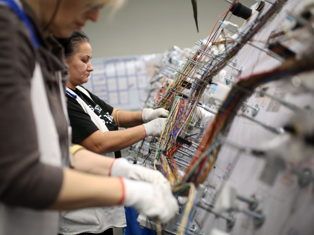 Lani tujci domače gospodarstvo poživili z 22 milijardami evrov