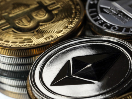 Kriptovalute rastejo drugi zaporedni dan, bitcoin nad 23 tisoč dolarji