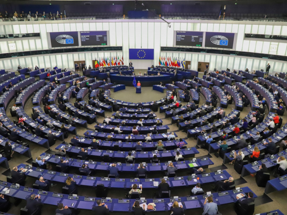 TOP 5 novic za začetek dneva: Dogovor v EU, nova grožnja Trumpa
