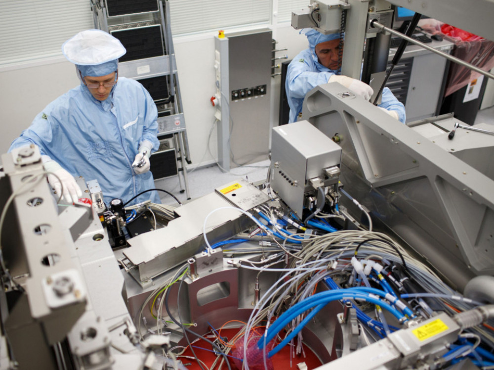 Manj naročil za proizvajalca opreme za izdelavo čipov ASML