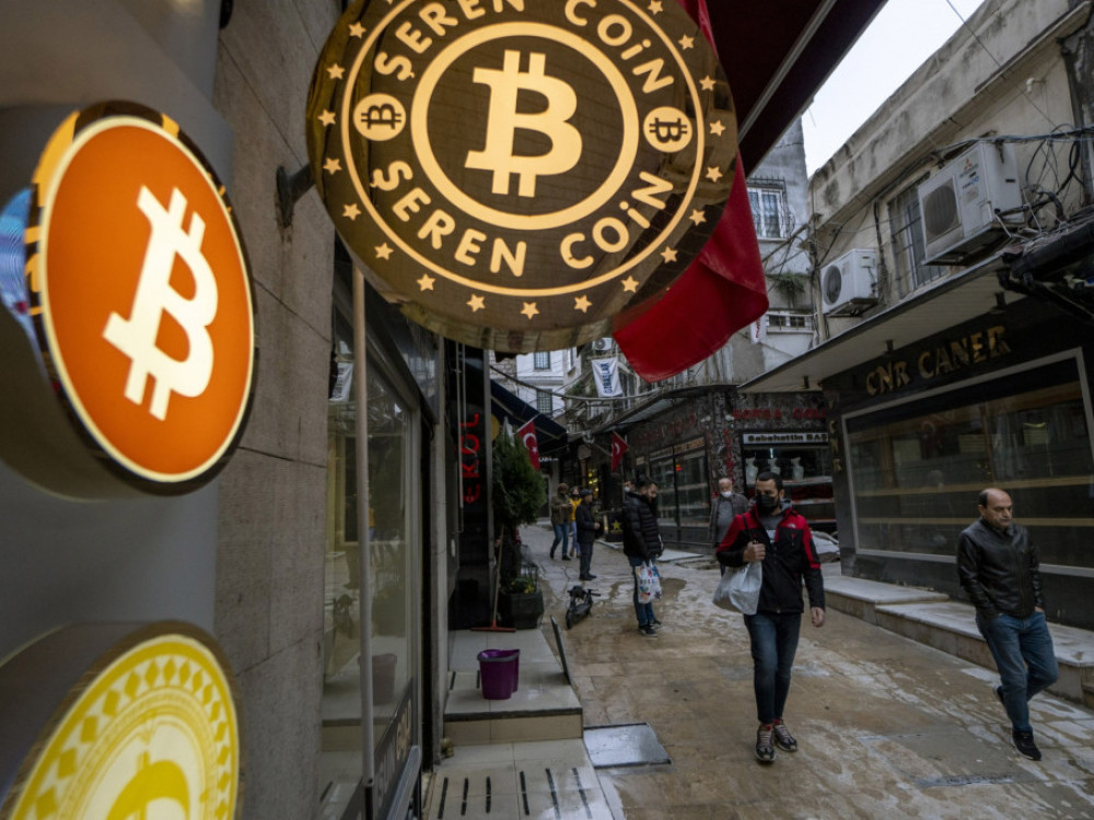 Anketa: Bitcoin prej pri deset tisoč kot 30 tisoč dolarjih