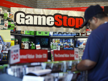 Delnice GameStopa s cepitvijo zrasle za deset odstotkov