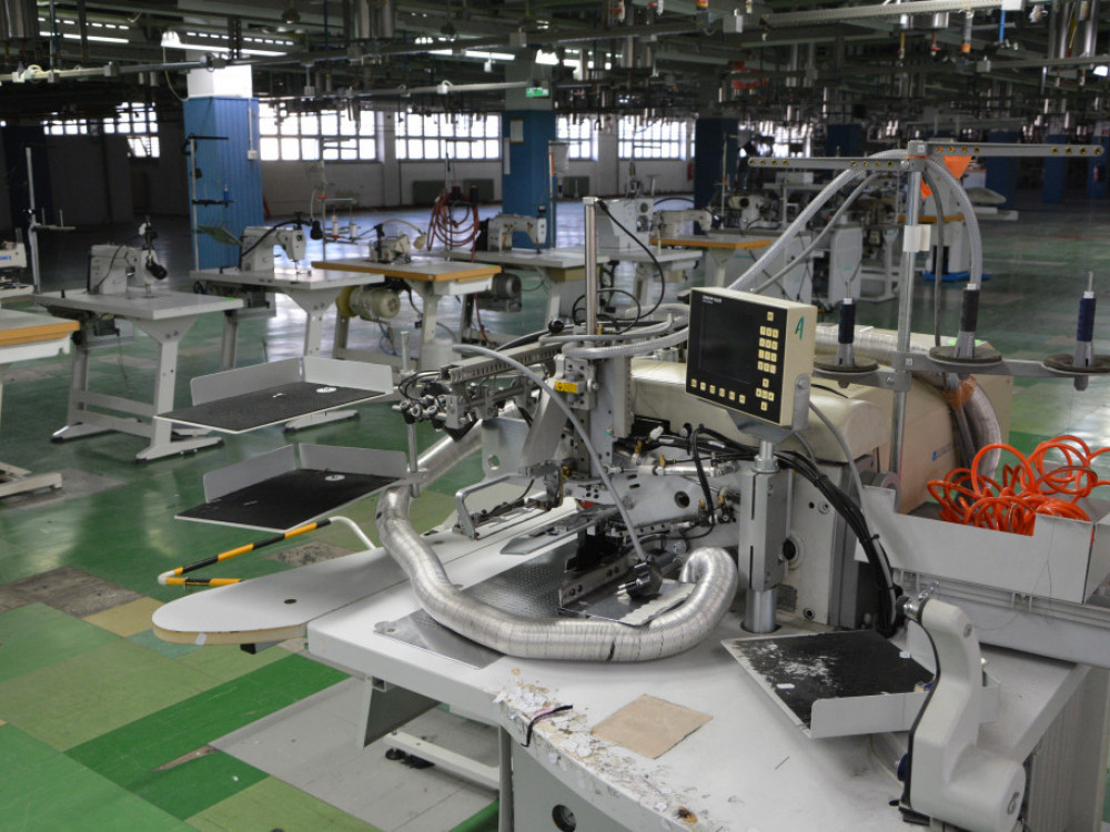 V maju več registracij in stečajev