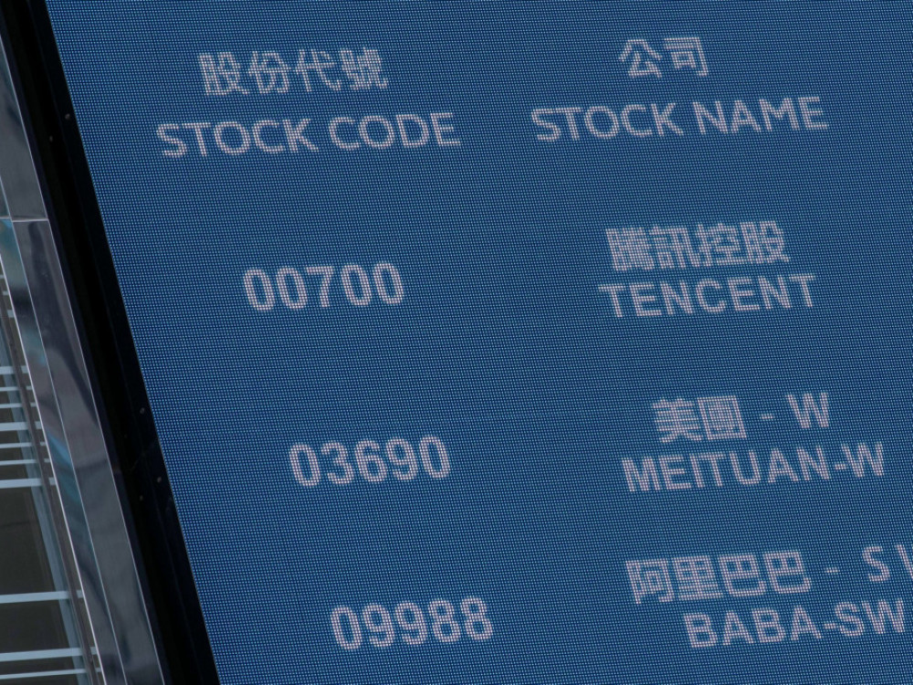 Azijske borze dan odprle s padci, prav tako nafta in bitcoin