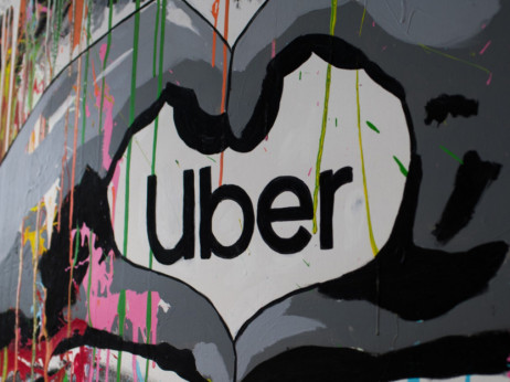 Uber v drugem četrtletju povečal prihodke – in izgubo