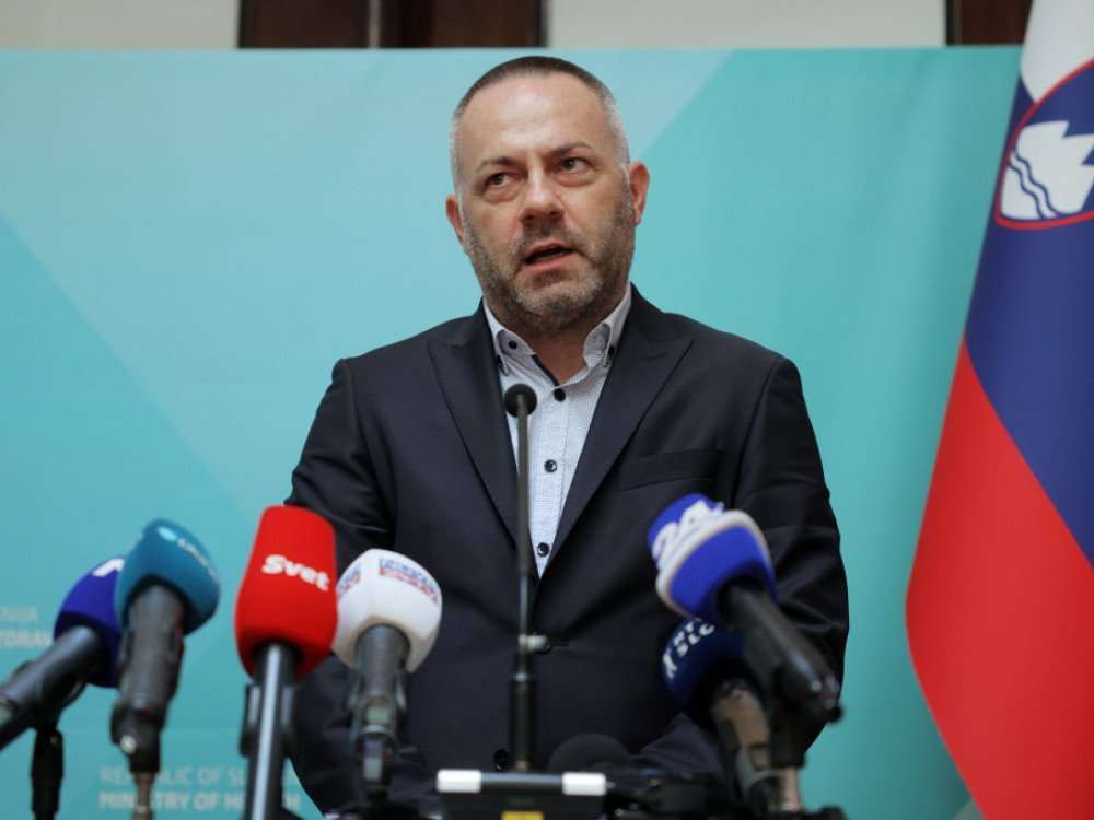 Bodo premije dopolnilnega zavarovanje še višje? Minister ne dovoli
