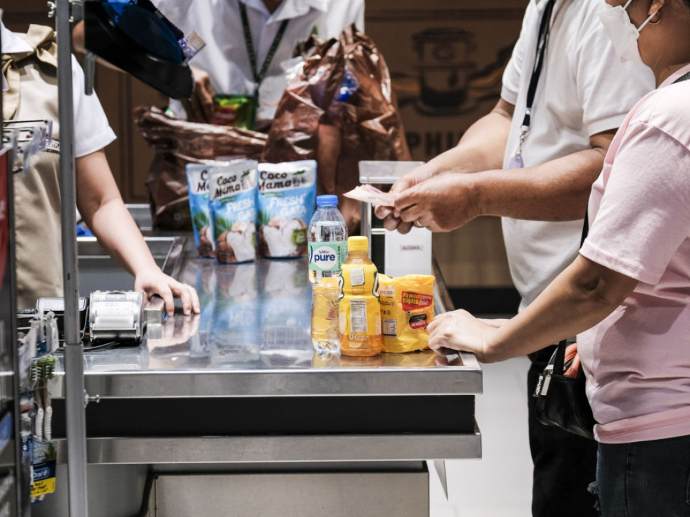 Plače Britancev upadajo rekordno hitro