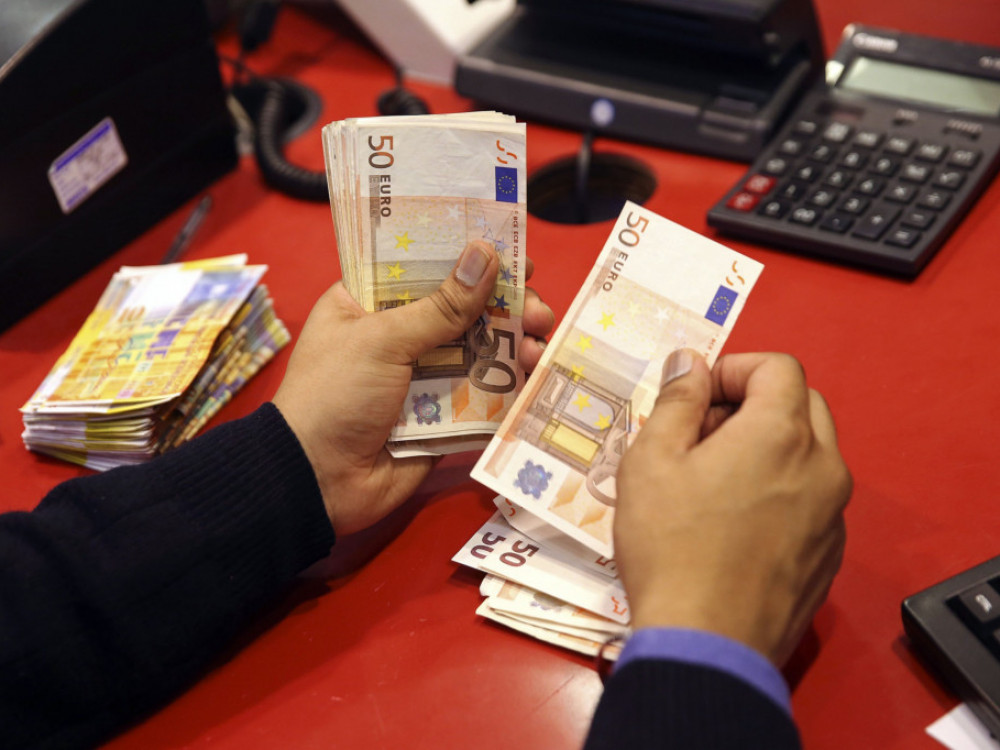 Plače v Sloveniji v maju navzdol