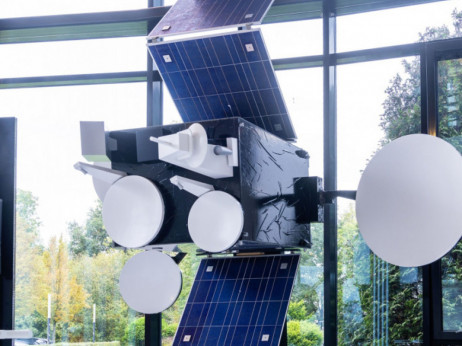 Eutelsat in OneWeb z združitvijo postajata rival SpaceXu