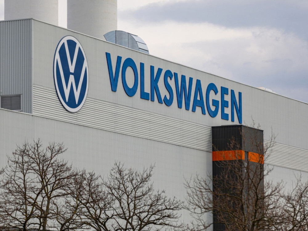 Volkswagen in Stellantis z manj avtomobili do večjih zaslužkov