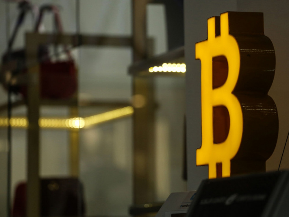 Bitcoin izgubil včerajšnje pridobitve