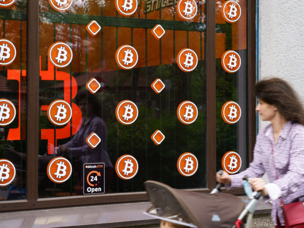Bitcoin po napovedi Feda zgrmel za 4,5 odstotka, ether skoraj za devet
