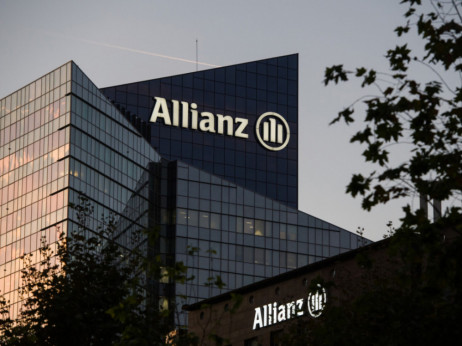 Allianz v drugem četrtletju s pol milijarde nižjim dobičkom