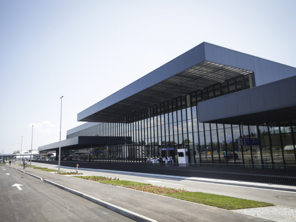 Ljubljansko letališče v 2022 več kot podvojilo število potnikov