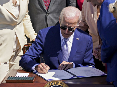 Biden podpisal zakon o domači proizvodnji čipov