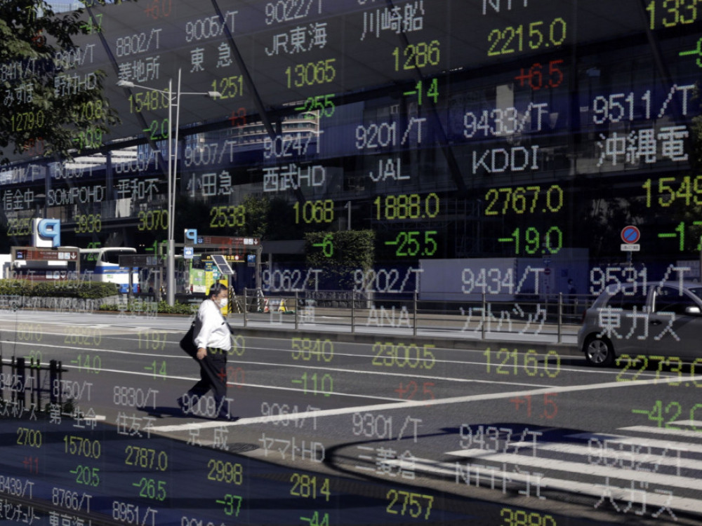 Kitajske borze z rastjo ob umirjanju kovidnih protestov, nafta dražja