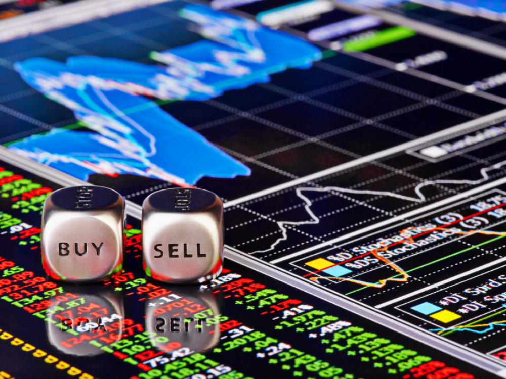 Močan dolar potopil azijske borze, cena nafte na predvojni ravni