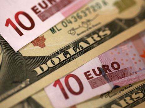 Evro pridobiva na valu ostrega tona ECB in zmag ukrajinske vojske