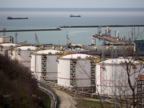 Države EU dosegle kompromis, sprejeta cenovna kapica na rusko nafto