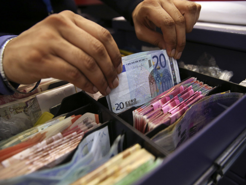 Evro ima potencial za skok nad pariteto z dolarjem