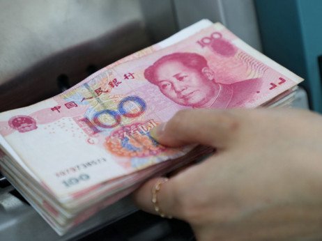 Kitajska bankam zapovedala pripravo na prodajo dolarjev