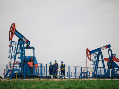 IEA znova znižala napoved povpraševanja po nafti, cena še upada