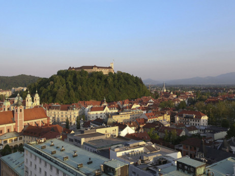 Stanovanja v Ljubljani: Še vedno 3.660 evrov, najvišje cene na Rudniku