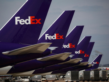 FedEx umaknil letno napoved, delnica padla za petino
