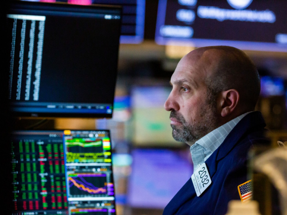 Svetovne borze v primežu recesije, inflacije in centralnih bank