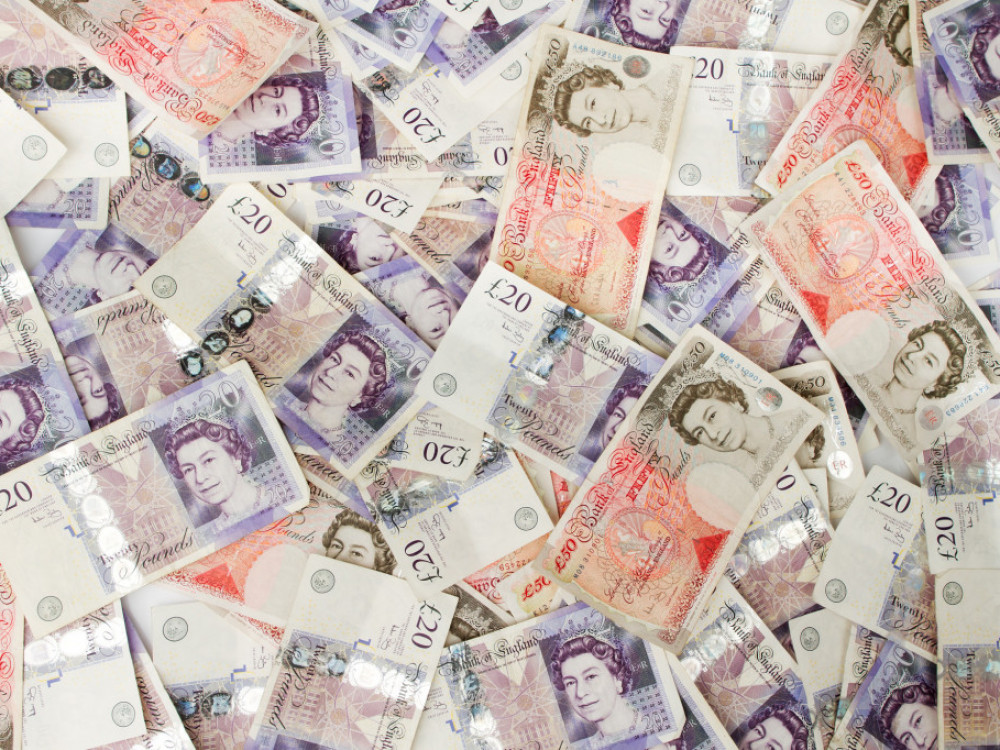 Pogreb kraljice Elizabete II. stal več kot 200 milijonov dolarjev