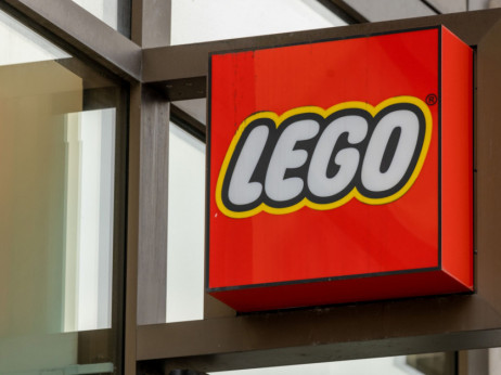 Lego kljubuje inflaciji in svetovnim nihanjem