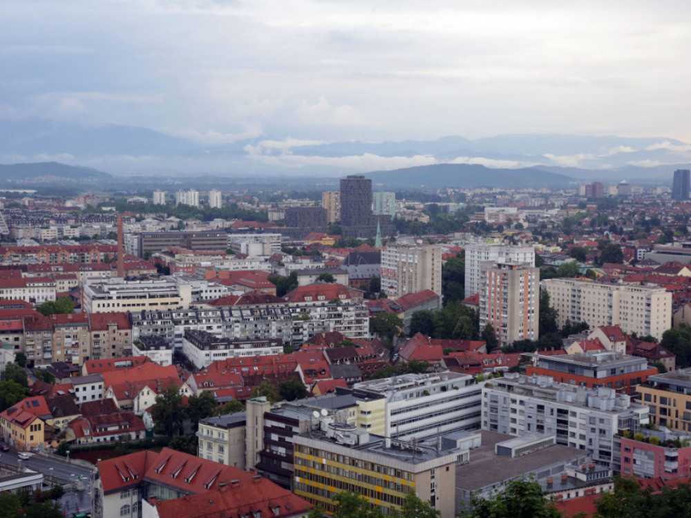 Nepremičnine lani dražje za skoraj sedem odstotkov